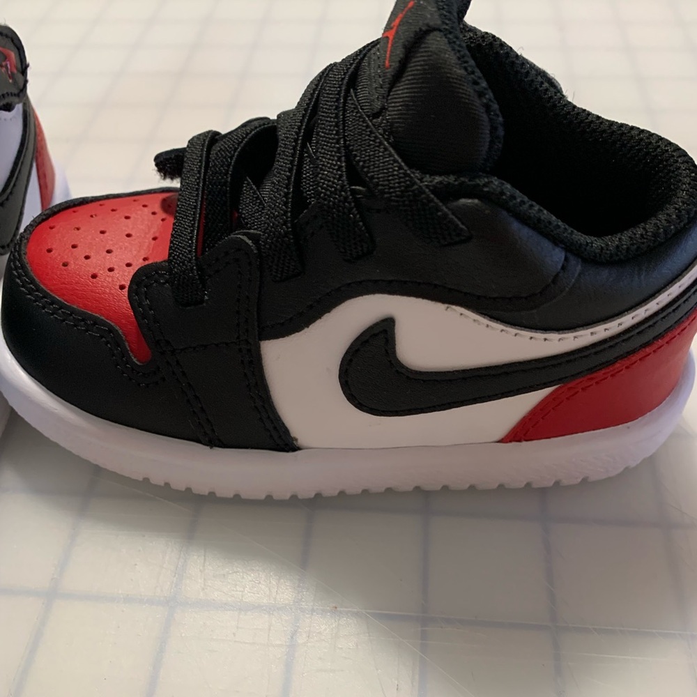 JORDAN 1 LOW ALT (TODDLER) Black, White and Red Sneakers Size 7C